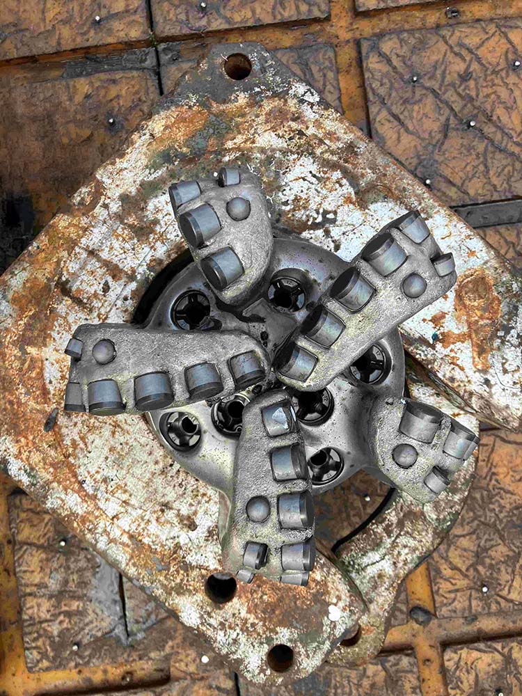 A close up of the top part of a drill bit.